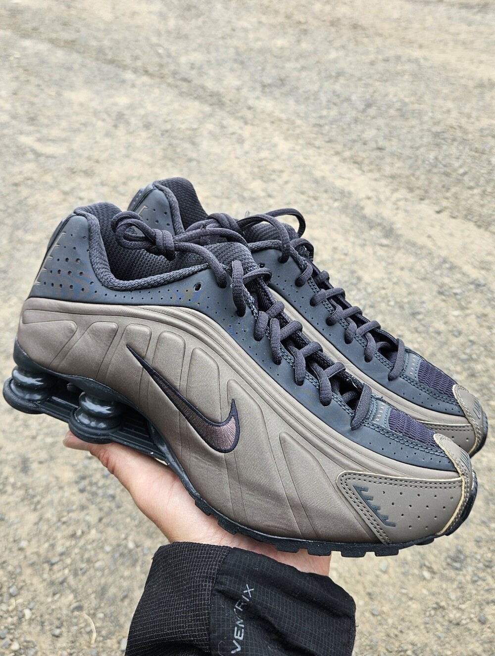 Nike Women’s Shox R4
